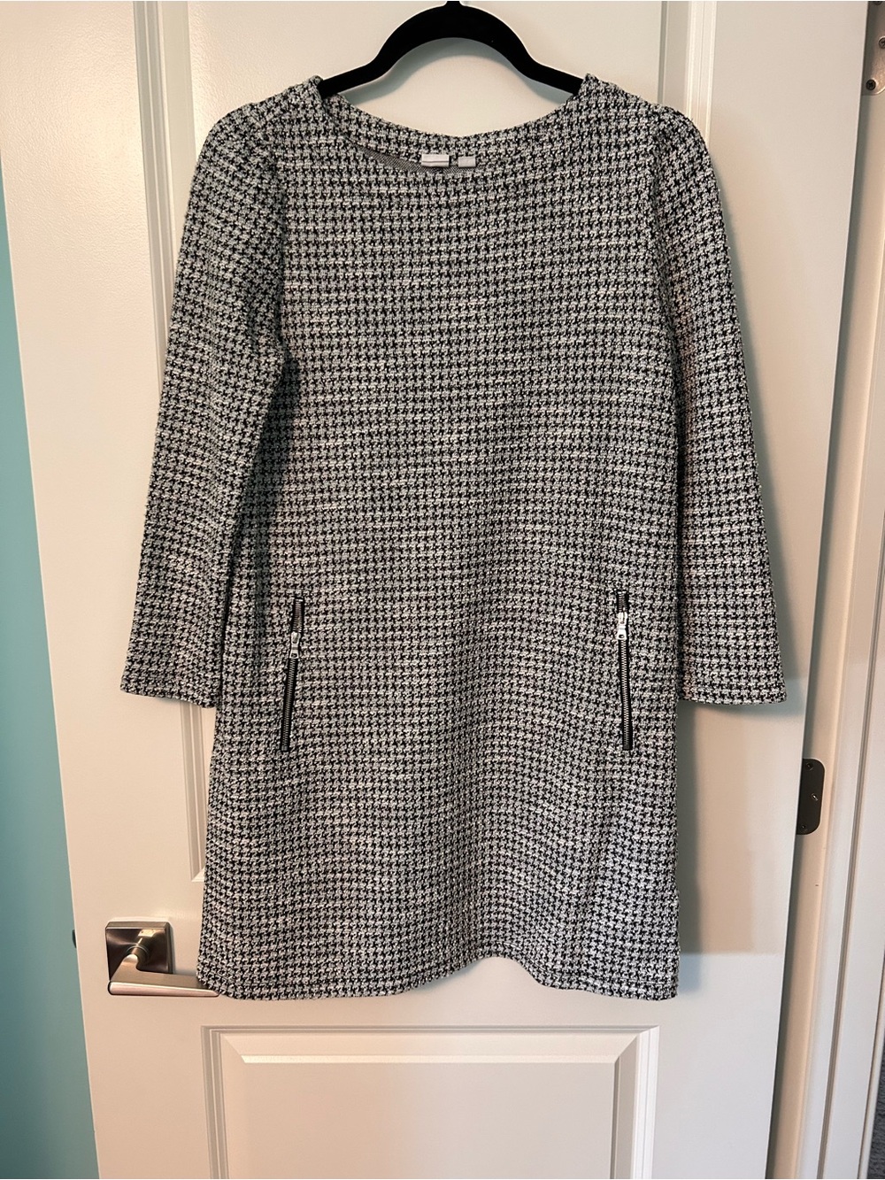GAP Black and White Houndstooth Long Sleeve Shift Dress